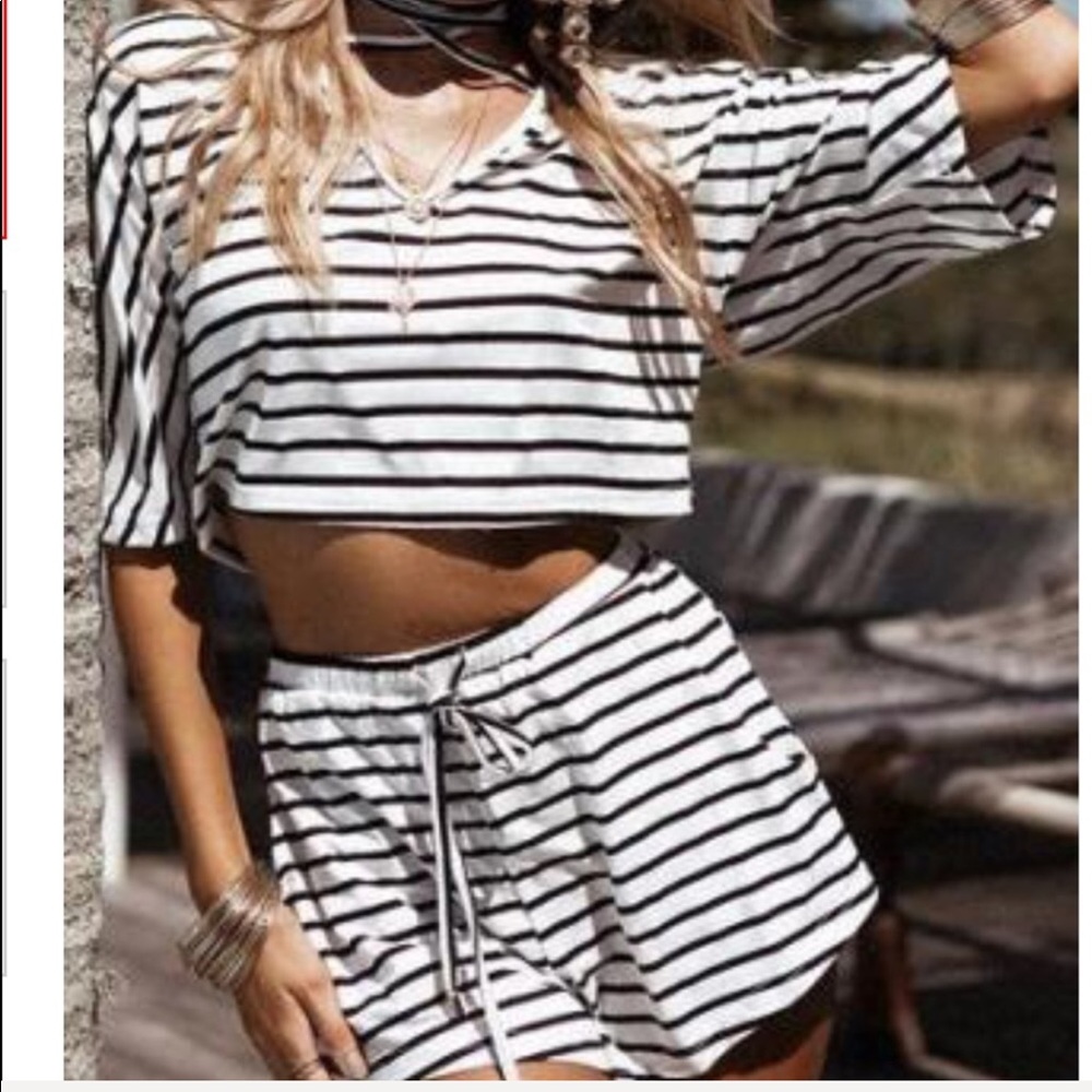Striped set fits size M - Picture 3 of 3